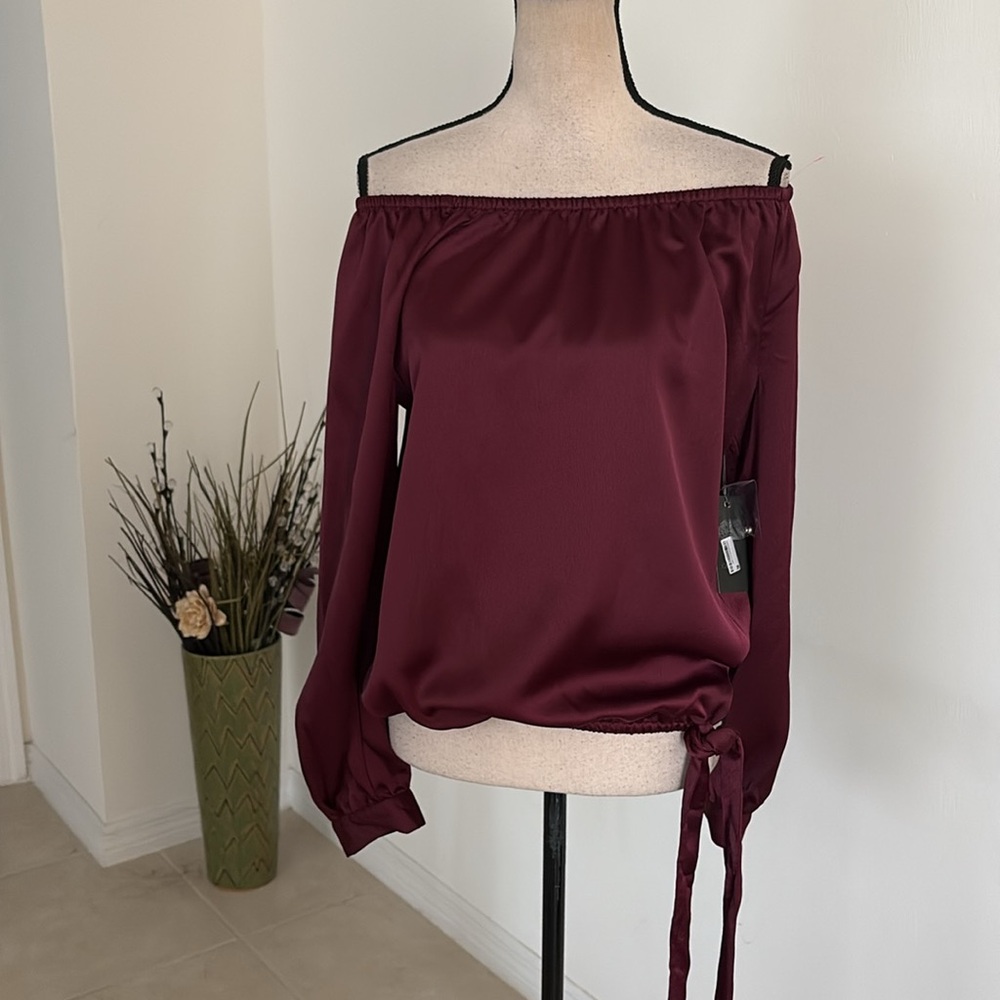 Vince Camuto Off-Shoulder Tie-Hem Blouse in Burgundy - Picture 2 of 7